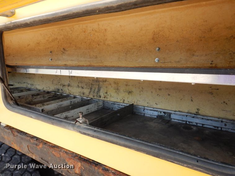 image for item IQ9700 2006 International WorkStar 7400  bucket truck