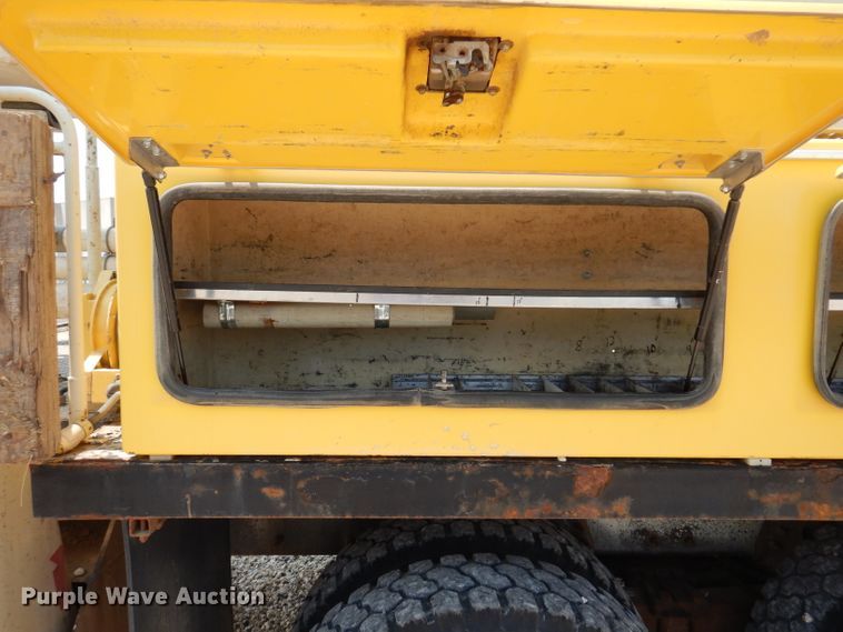 image for item IQ9700 2006 International WorkStar 7400  bucket truck