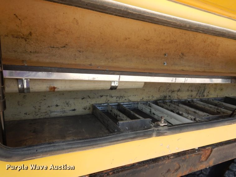 image for item IQ9700 2006 International WorkStar 7400  bucket truck