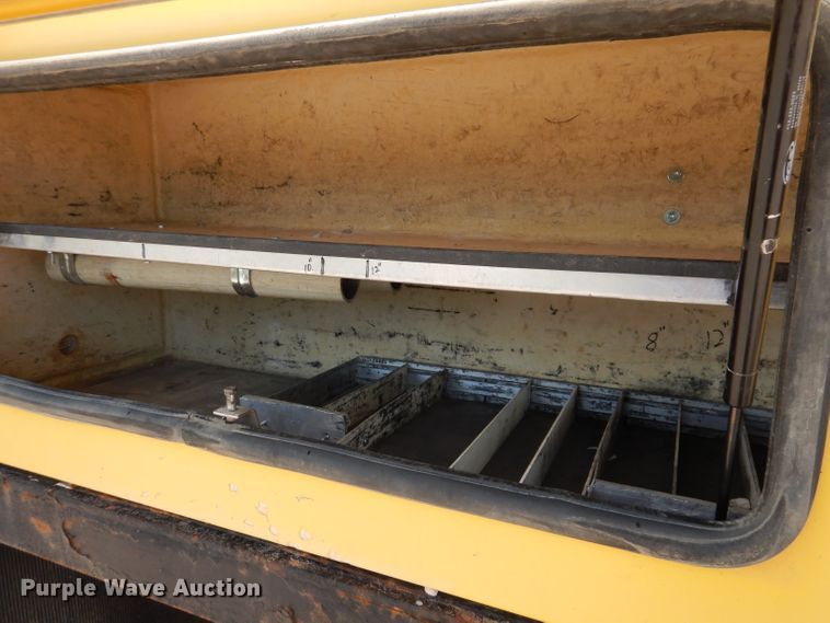 image for item IQ9700 2006 International WorkStar 7400  bucket truck