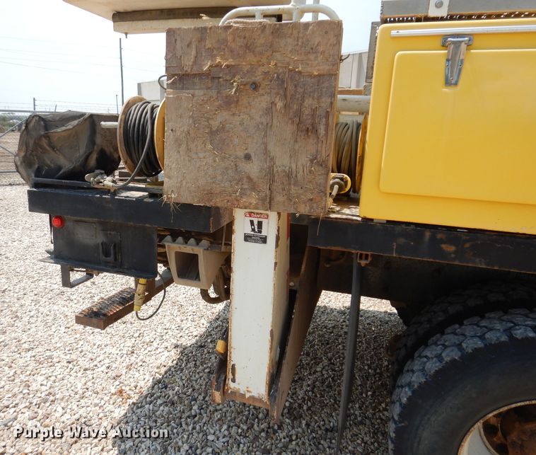 image for item IQ9700 2006 International WorkStar 7400  bucket truck