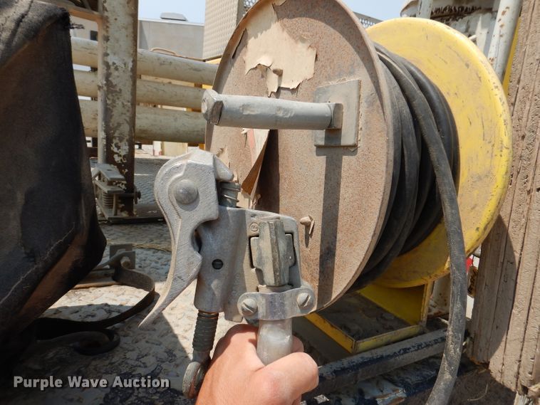 image for item IQ9700 2006 International WorkStar 7400  bucket truck