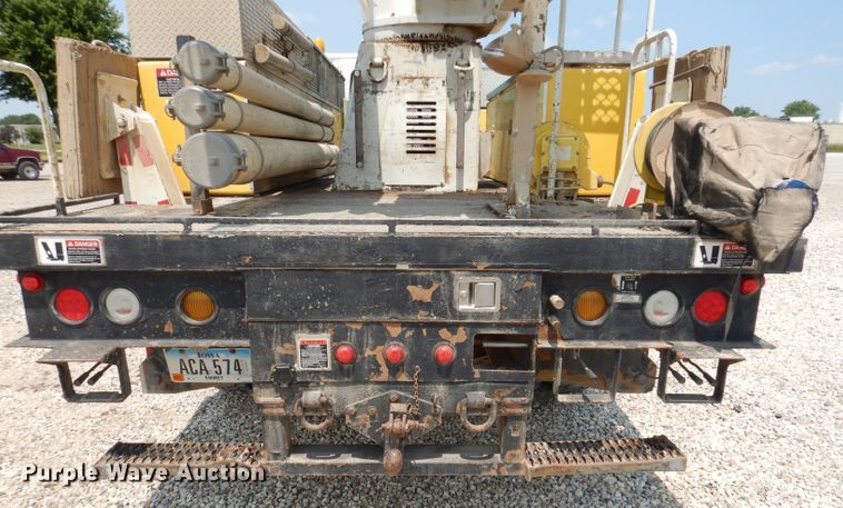 image for item IQ9700 2006 International WorkStar 7400  bucket truck