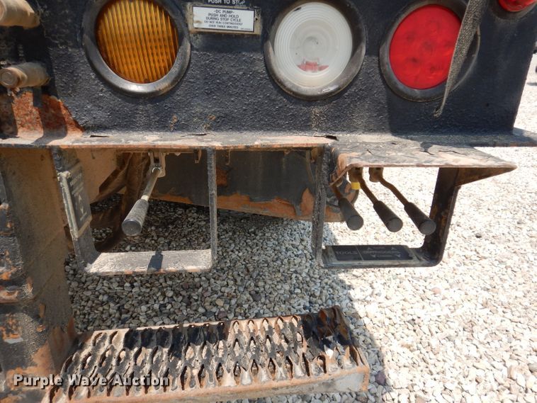 image for item IQ9700 2006 International WorkStar 7400  bucket truck