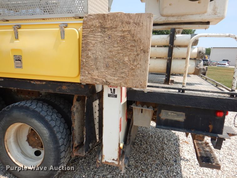 image for item IQ9700 2006 International WorkStar 7400  bucket truck