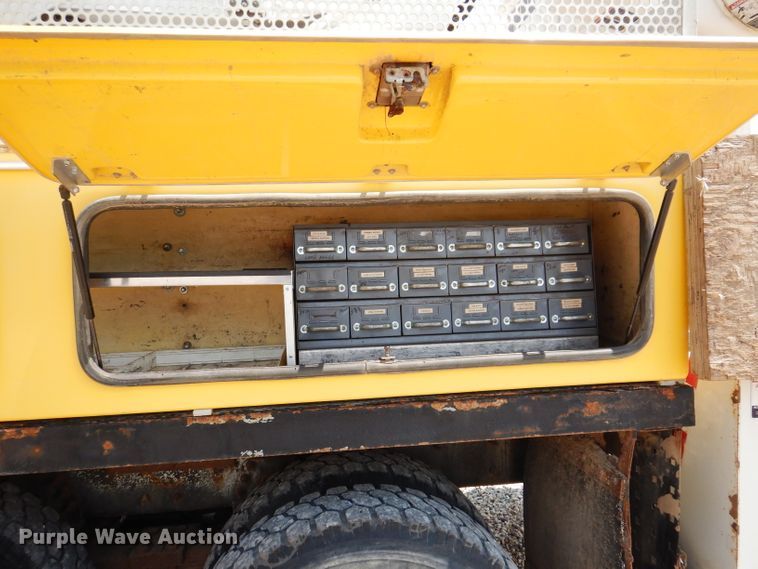 image for item IQ9700 2006 International WorkStar 7400  bucket truck