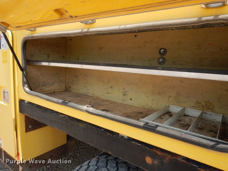 image for item IQ9700 2006 International WorkStar 7400  bucket truck