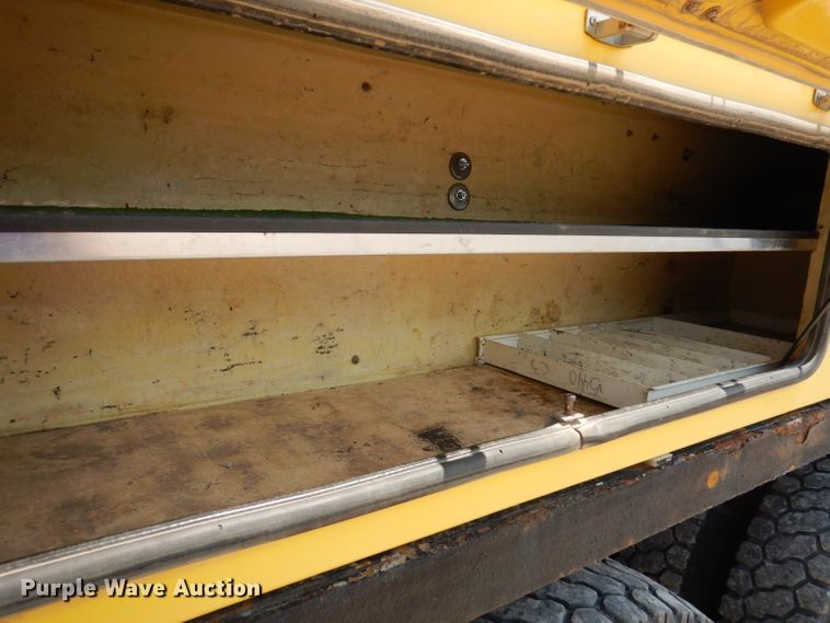 image for item IQ9700 2006 International WorkStar 7400  bucket truck