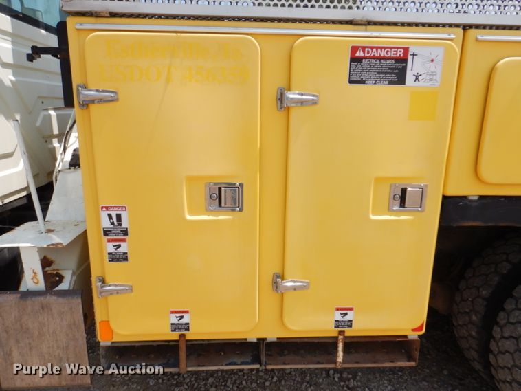 image for item IQ9700 2006 International WorkStar 7400  bucket truck