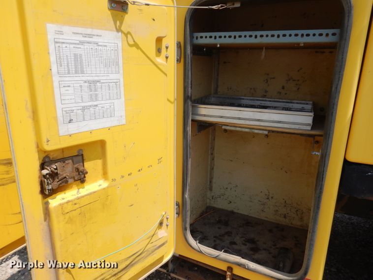 image for item IQ9700 2006 International WorkStar 7400  bucket truck