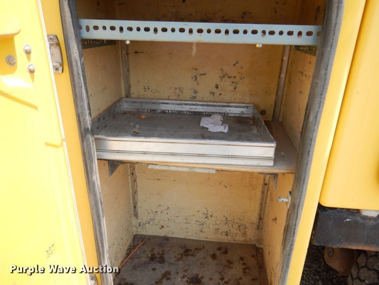 image for item IQ9700 2006 International WorkStar 7400  bucket truck