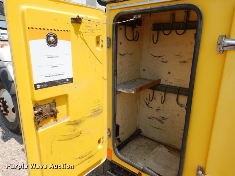 image for item IQ9700 2006 International WorkStar 7400  bucket truck