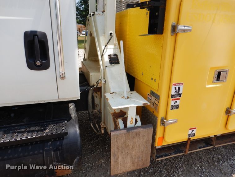 image for item IQ9700 2006 International WorkStar 7400  bucket truck