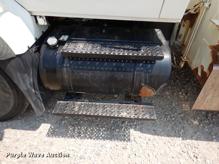 image for item IQ9700 2006 International WorkStar 7400  bucket truck