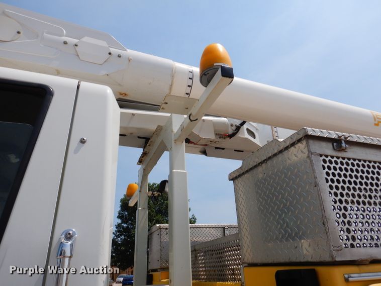 image for item IQ9700 2006 International WorkStar 7400  bucket truck