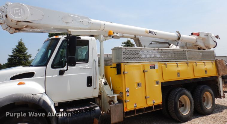image for item IQ9700 2006 International WorkStar 7400  bucket truck
