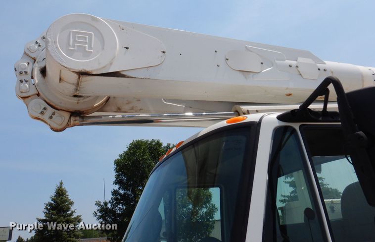 image for item IQ9700 2006 International WorkStar 7400  bucket truck