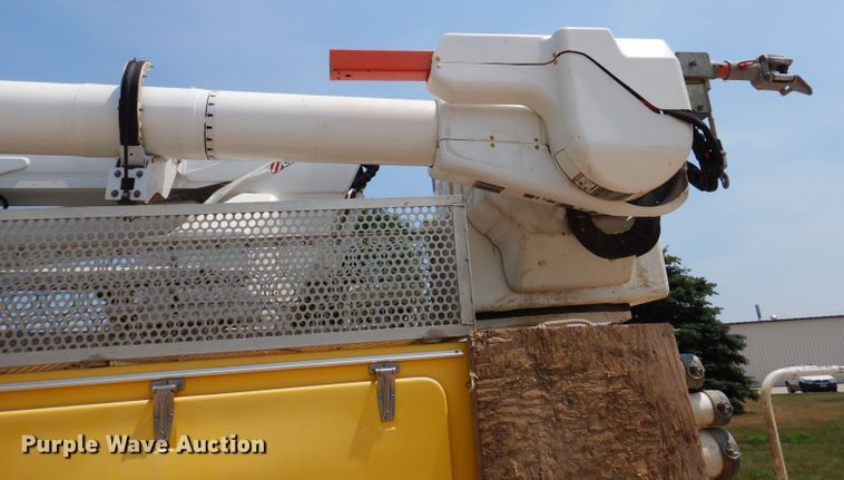 image for item IQ9700 2006 International WorkStar 7400  bucket truck