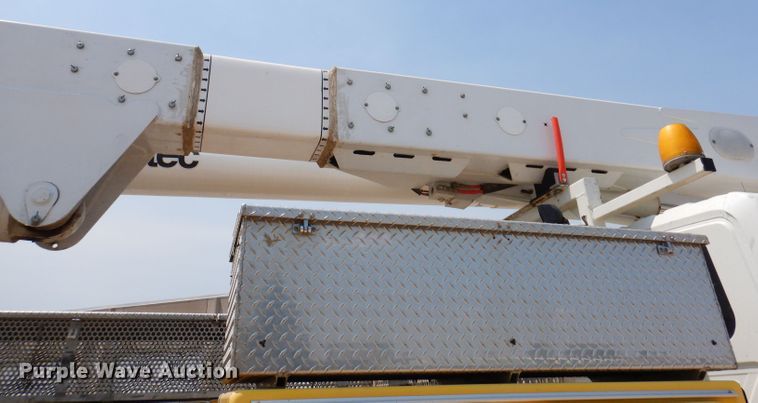 image for item IQ9700 2006 International WorkStar 7400  bucket truck