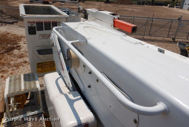 image for item IQ9700 2006 International WorkStar 7400  bucket truck