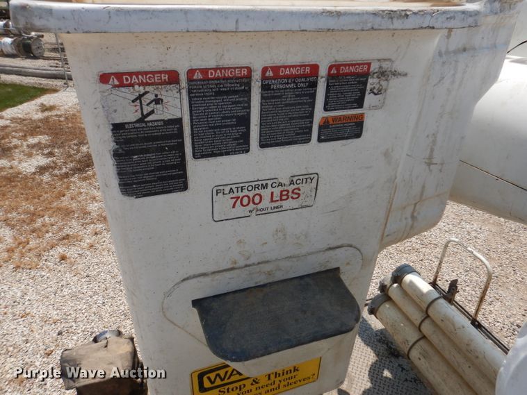 image for item IQ9700 2006 International WorkStar 7400  bucket truck