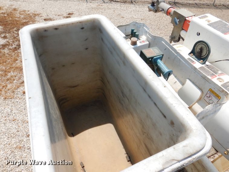 image for item IQ9700 2006 International WorkStar 7400  bucket truck