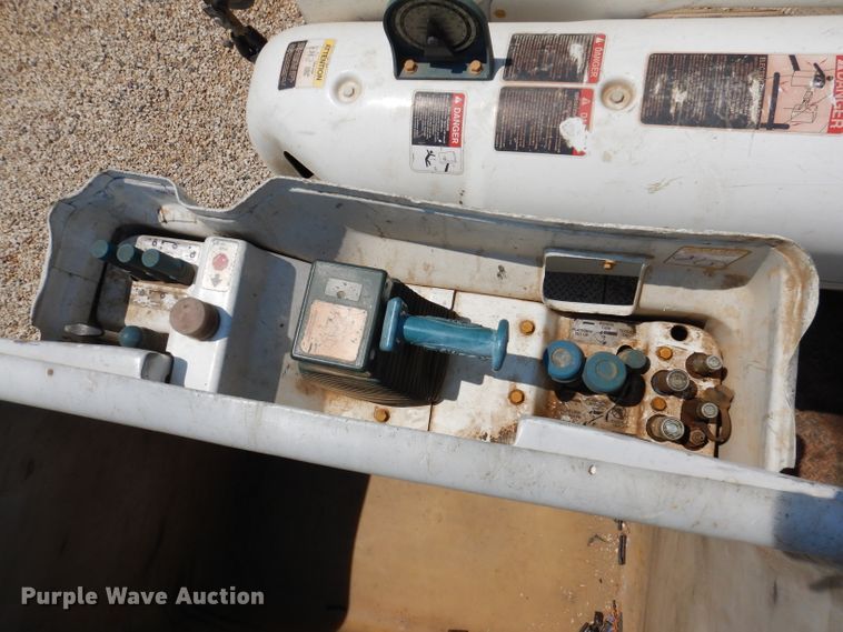 image for item IQ9700 2006 International WorkStar 7400  bucket truck