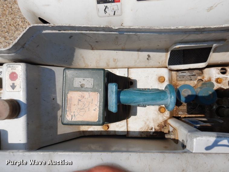 image for item IQ9700 2006 International WorkStar 7400  bucket truck