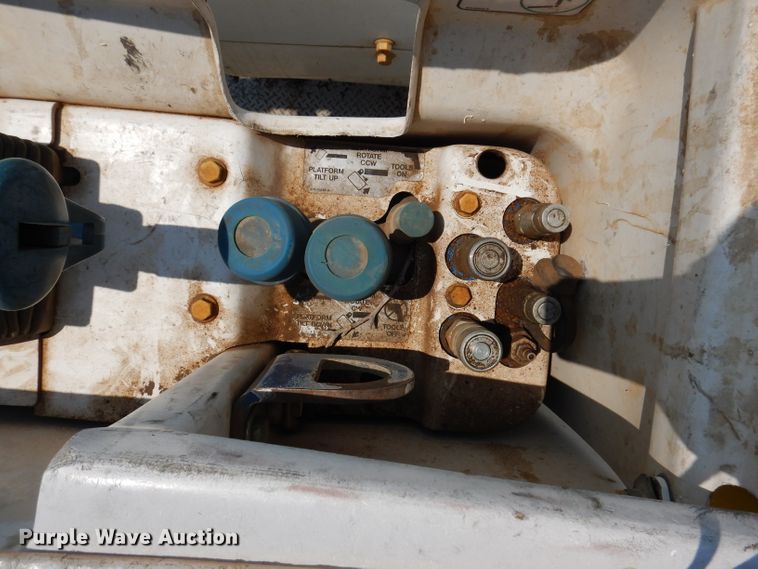 image for item IQ9700 2006 International WorkStar 7400  bucket truck