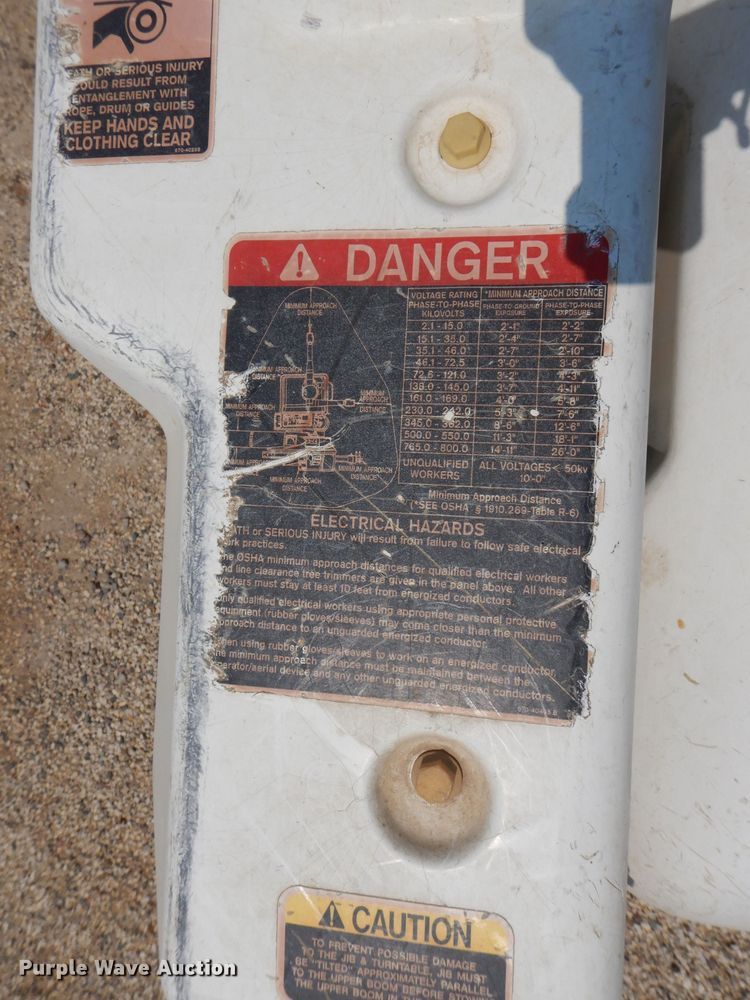 image for item IQ9700 2006 International WorkStar 7400  bucket truck