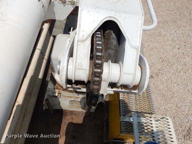 image for item IQ9700 2006 International WorkStar 7400  bucket truck