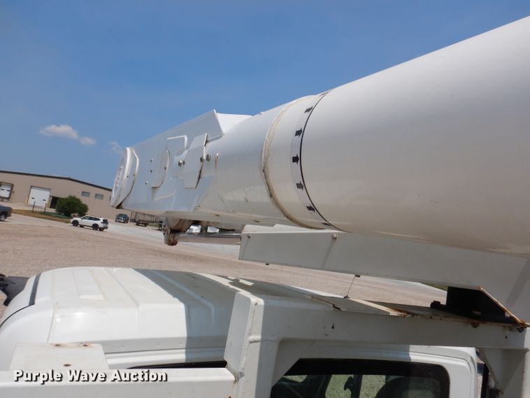 image for item IQ9700 2006 International WorkStar 7400  bucket truck