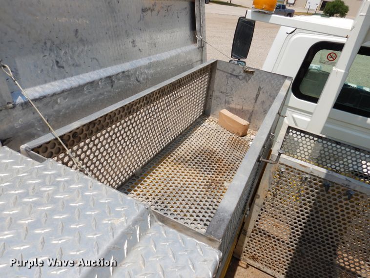 image for item IQ9700 2006 International WorkStar 7400  bucket truck