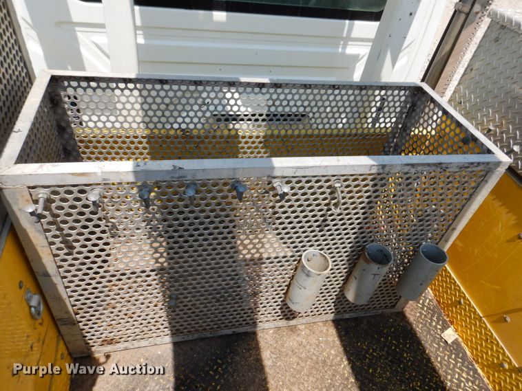 image for item IQ9700 2006 International WorkStar 7400  bucket truck