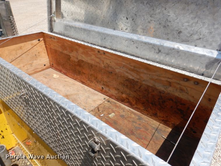 image for item IQ9700 2006 International WorkStar 7400  bucket truck