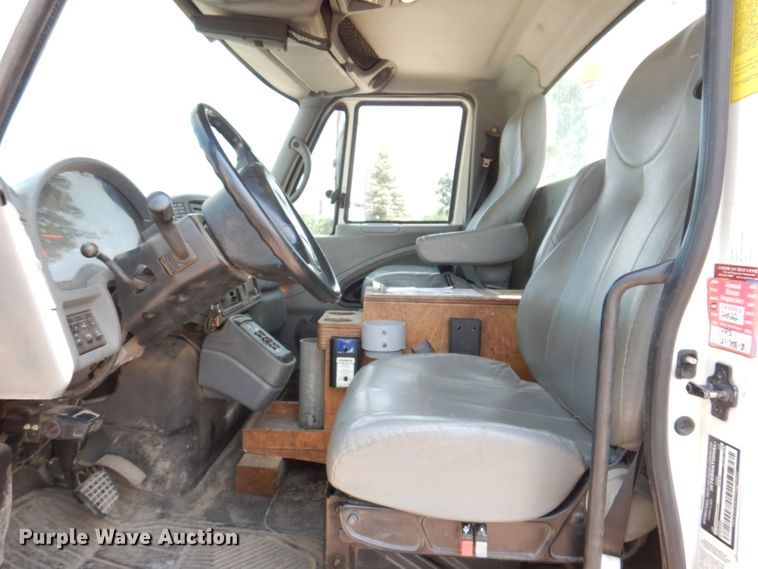 image for item IQ9700 2006 International WorkStar 7400  bucket truck