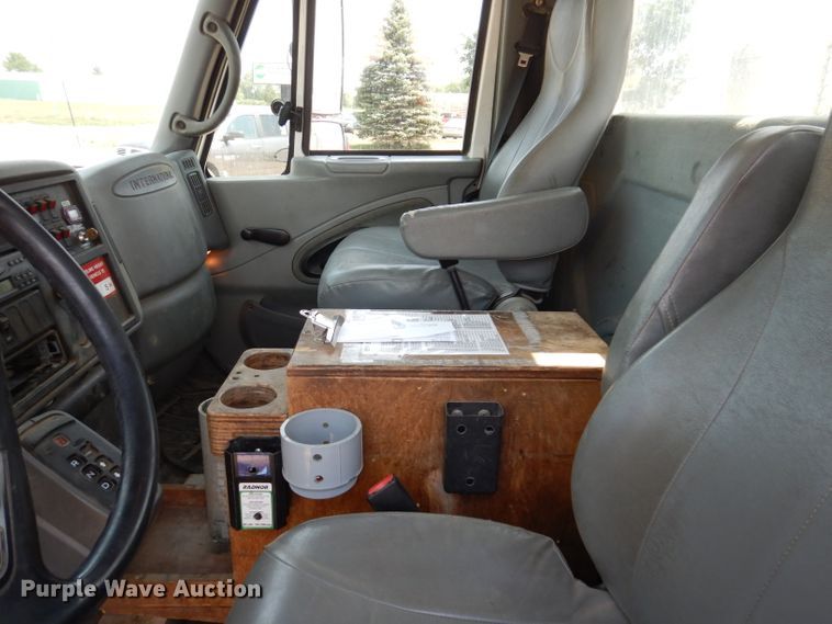 image for item IQ9700 2006 International WorkStar 7400  bucket truck