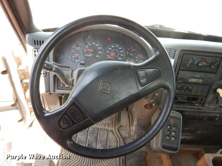 image for item IQ9700 2006 International WorkStar 7400  bucket truck