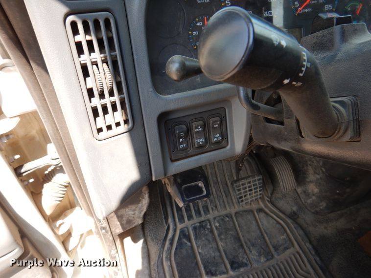 image for item IQ9700 2006 International WorkStar 7400  bucket truck