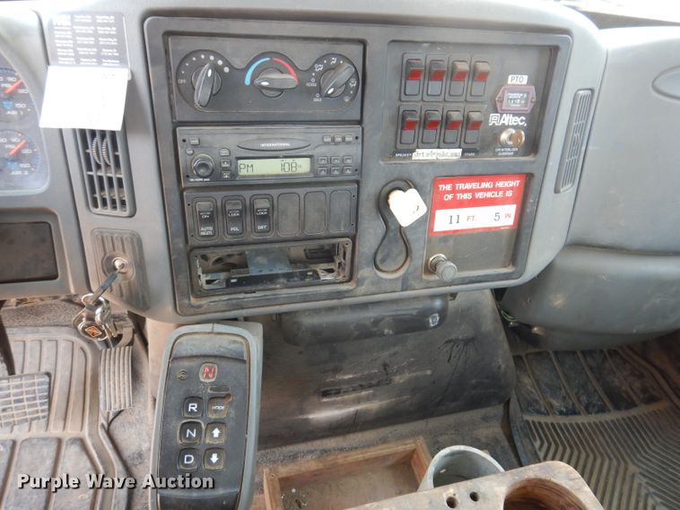 image for item IQ9700 2006 International WorkStar 7400  bucket truck