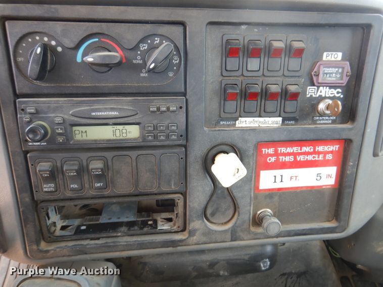 image for item IQ9700 2006 International WorkStar 7400  bucket truck