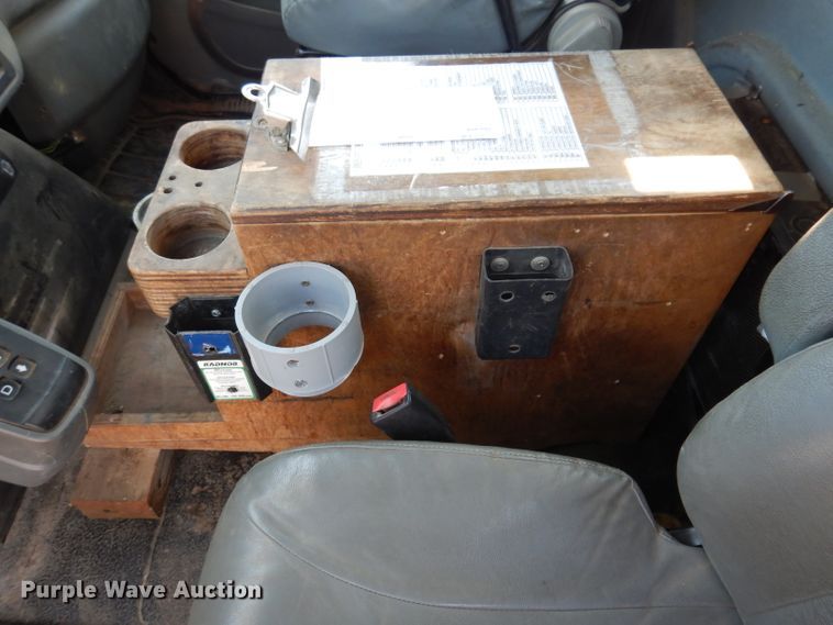 image for item IQ9700 2006 International WorkStar 7400  bucket truck