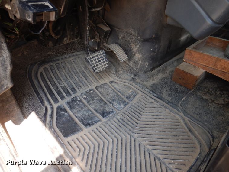 image for item IQ9700 2006 International WorkStar 7400  bucket truck