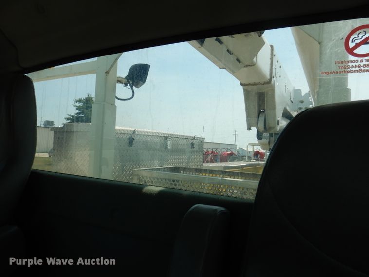 image for item IQ9700 2006 International WorkStar 7400  bucket truck