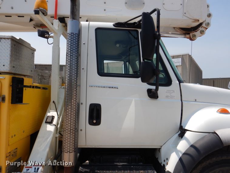 image for item IQ9700 2006 International WorkStar 7400  bucket truck