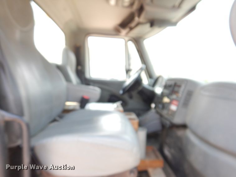 image for item IQ9700 2006 International WorkStar 7400  bucket truck