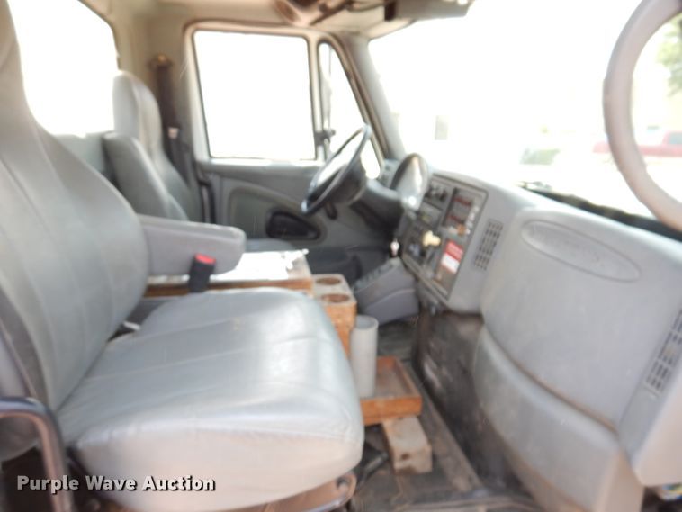 image for item IQ9700 2006 International WorkStar 7400  bucket truck