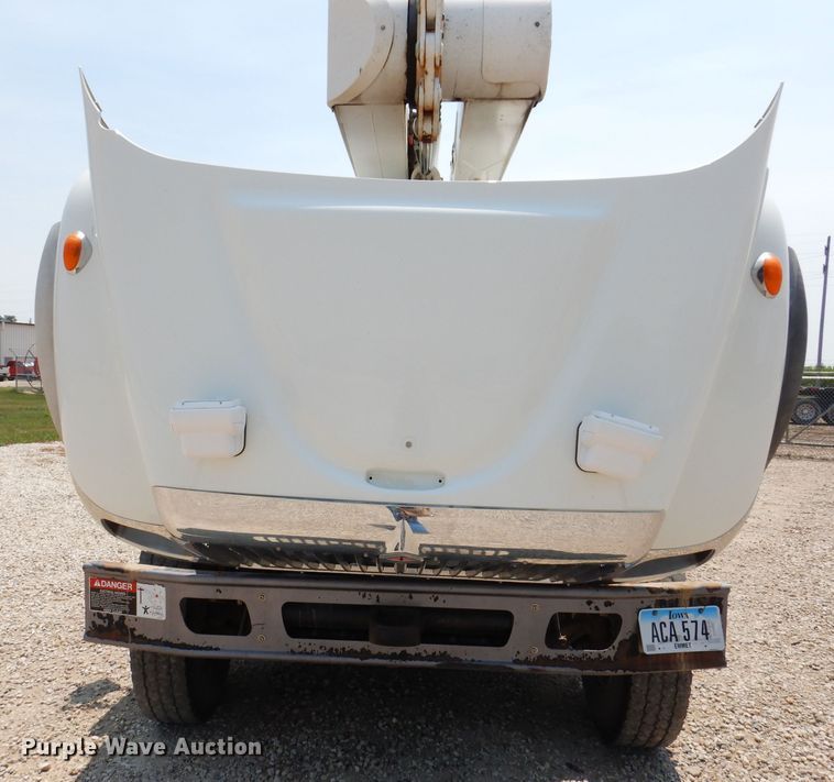 image for item IQ9700 2006 International WorkStar 7400  bucket truck