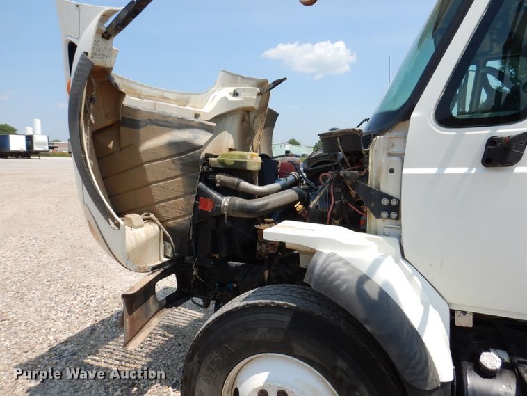 image for item IQ9700 2006 International WorkStar 7400  bucket truck