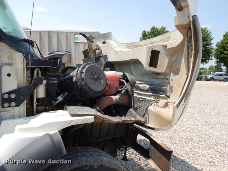 image for item IQ9700 2006 International WorkStar 7400  bucket truck